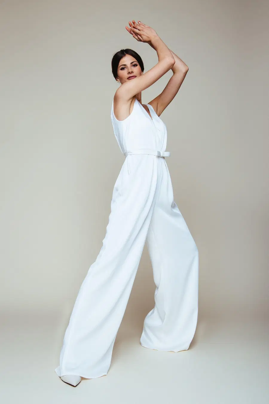 Malina by KUESS die BRAUT: Jumpsuit silhouette, V-neck neckline, crepe
