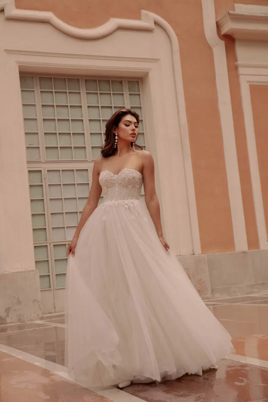 TO-2120T by Agnes: Ball Gown silhouette, sweetheart neckline, sleeveless, lace