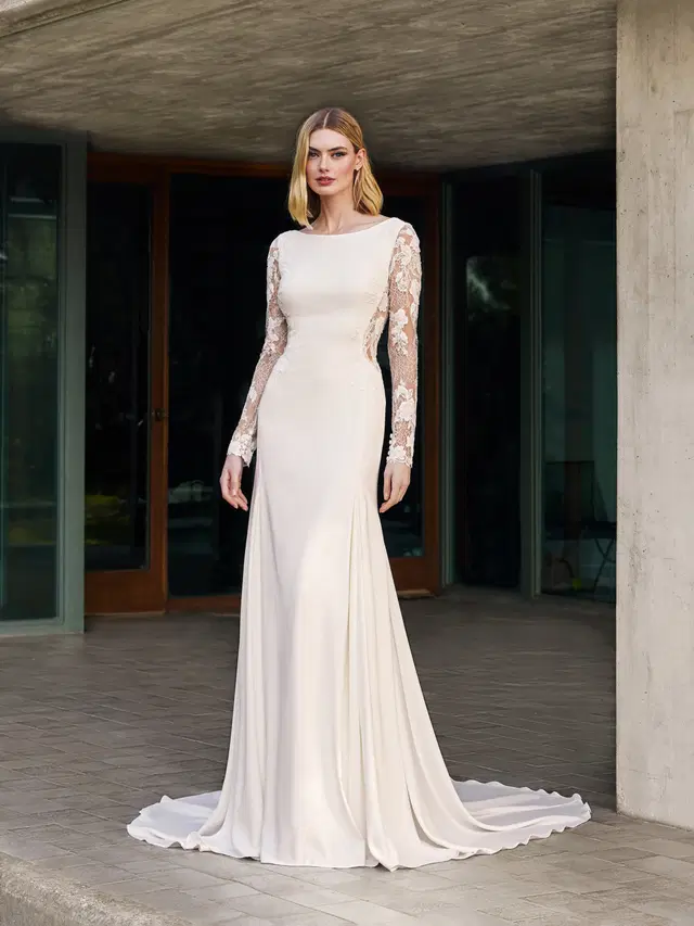 TAREK by Pronovias: Mermaid silhouette, boat neck neckline, long sleeves, lace