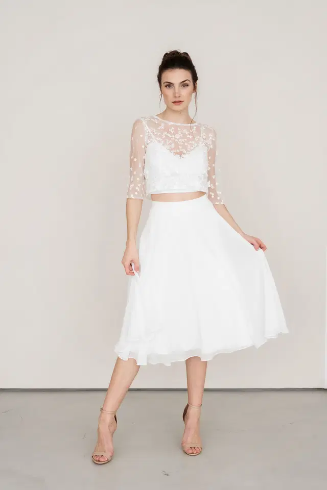 AURELIA by Esther Hofmann: Two-Piece silhouette, sweetheart neckline, three-quarter sleeves, chiffon