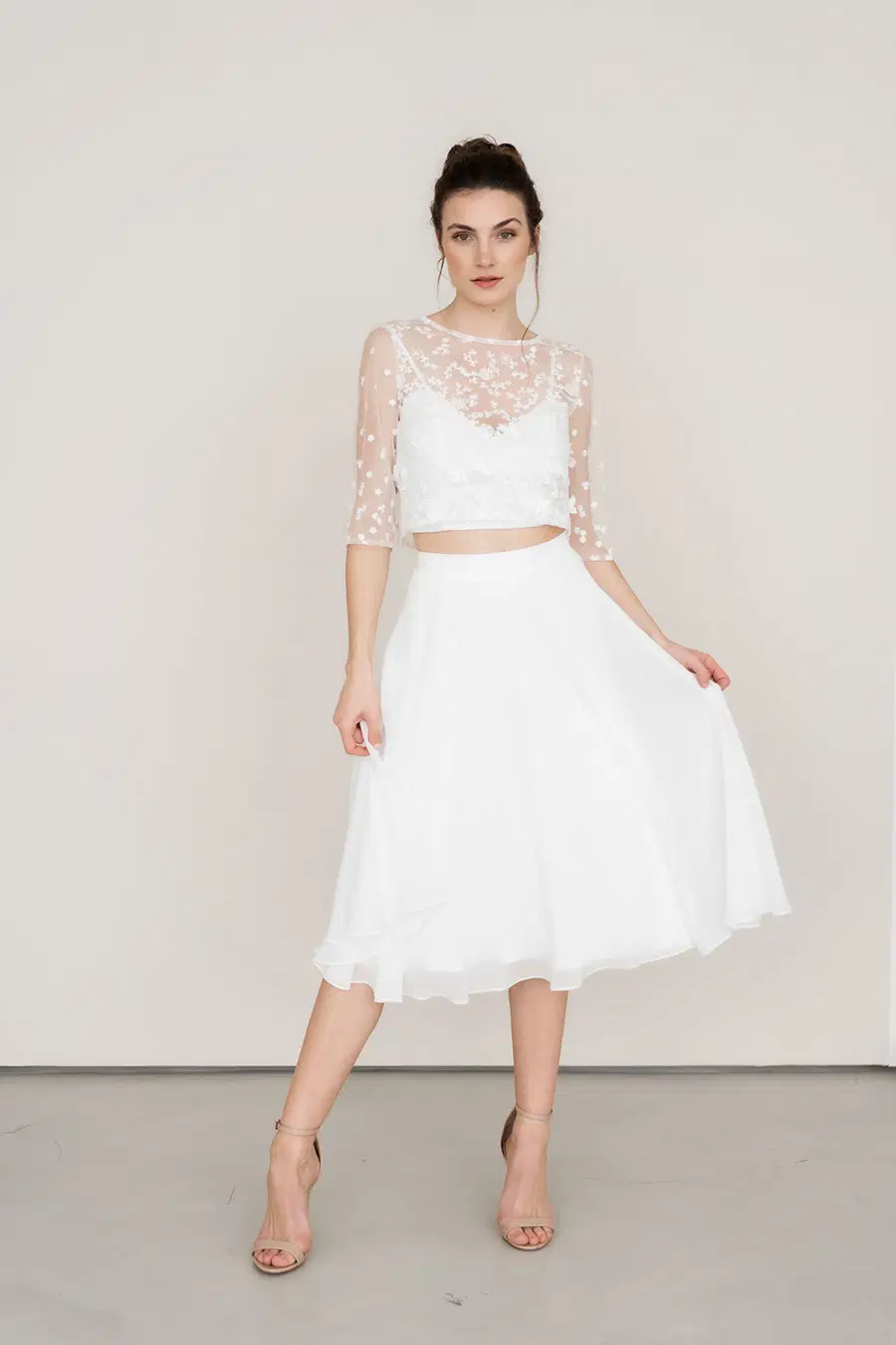 AURELIA by Esther Hofmann: Two-Piece silhouette, sweetheart neckline, three-quarter sleeves, chiffon