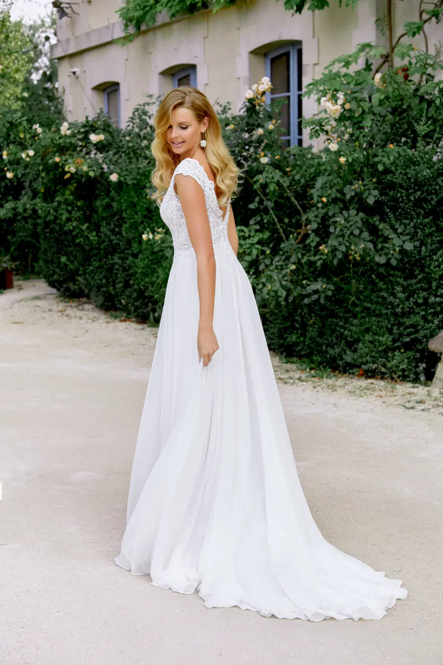 44532 by Sincerity Bridal - view 4 of 5