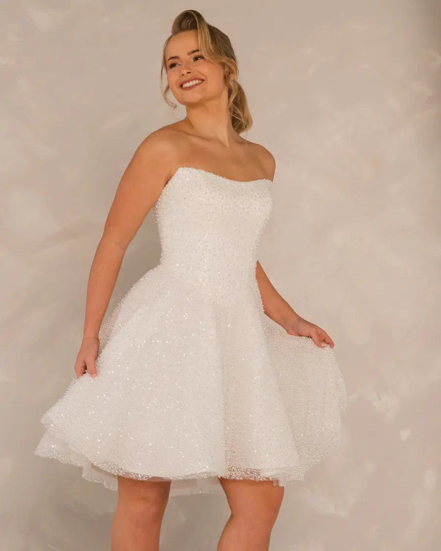 FRANKIE by Aurelle Attire: Short silhouette, straight neckline, sleeveless, tulle