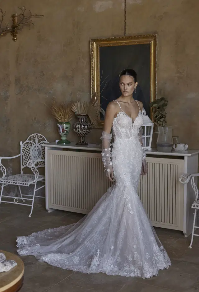 Parma 25-020 by Ricca Sposa: Mermaid silhouette, sweetheart neckline, detachable sleeves, lace