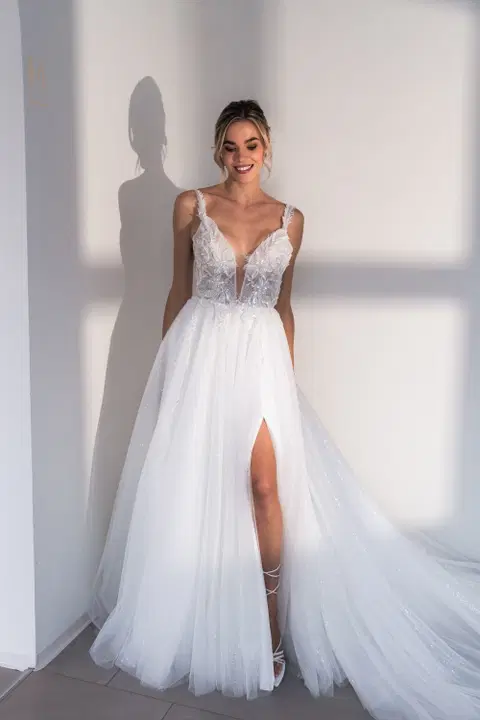 Leona wedding dress by Fan Xia, A-line, tulle
