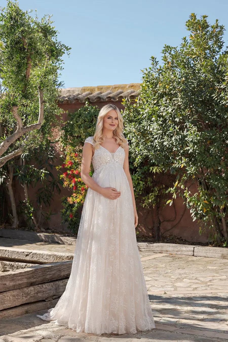 DTS504 by Duett: A-Line silhouette, V-neck neckline, cap sleeves, lace