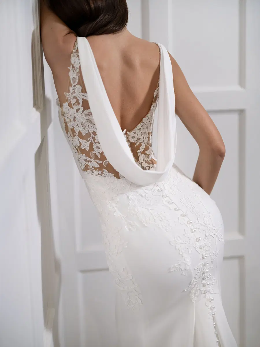 Cortina by Avenue by Josephine Scott - view 5 of 8