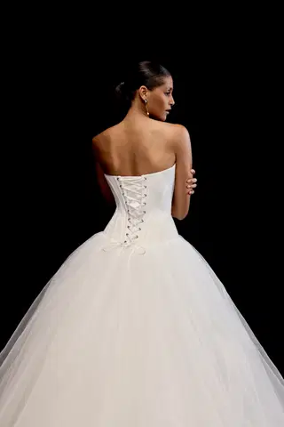 Rhiannon by Justin Alexander - view 6 of 7
