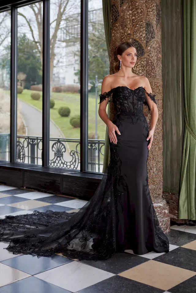 50939 by Diane Legrand: Fit & Flare silhouette, sweetheart neckline, tulle