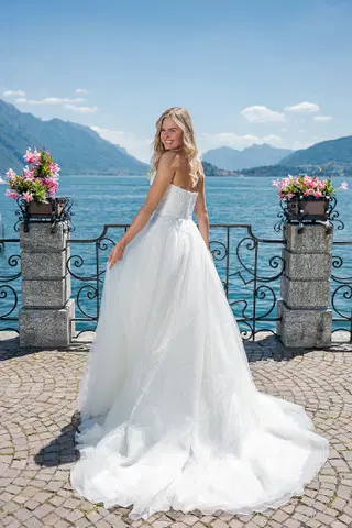 VN15 ivory by Vera Nova - view 3 of 4