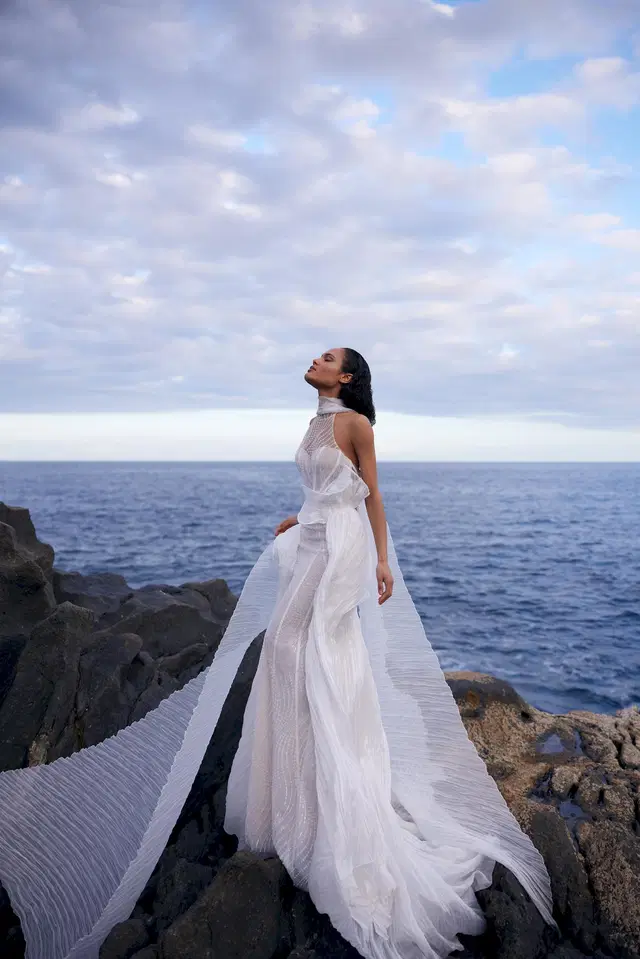 Manta Grace by Liretta: Straight silhouette, crepe