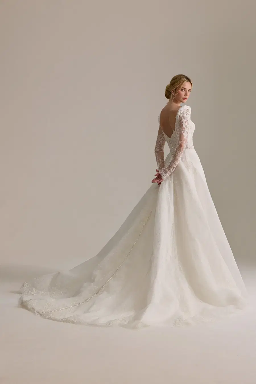 Isolde by Josephine Scott - view 2 of 9