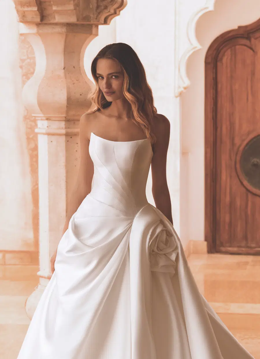 Vera by Enzoani - view 3 of 10