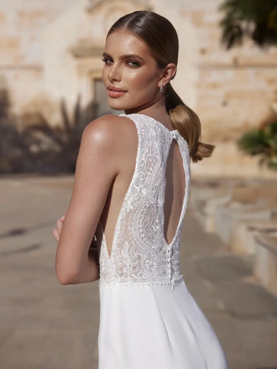 Astrid by Bianco Evento - view 3 of 5