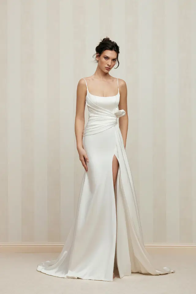 Kendal by Anne Mariée: Mermaid silhouette, straight neckline, sleeveless, silk