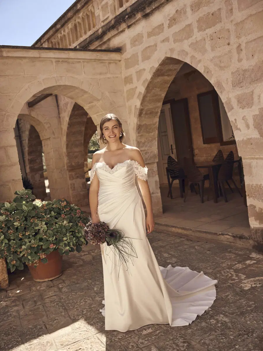 Naomi von Modeca Bridal: Trompete, Herz-Ausschnitt, Kurze Ärmel, Satin
