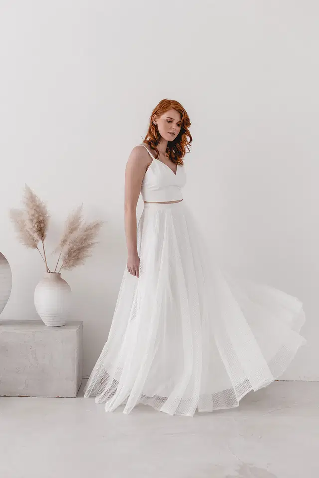 EBBIE by Esther Hofmann: Two-Piece silhouette, V-neck neckline, sleeveless, chiffon