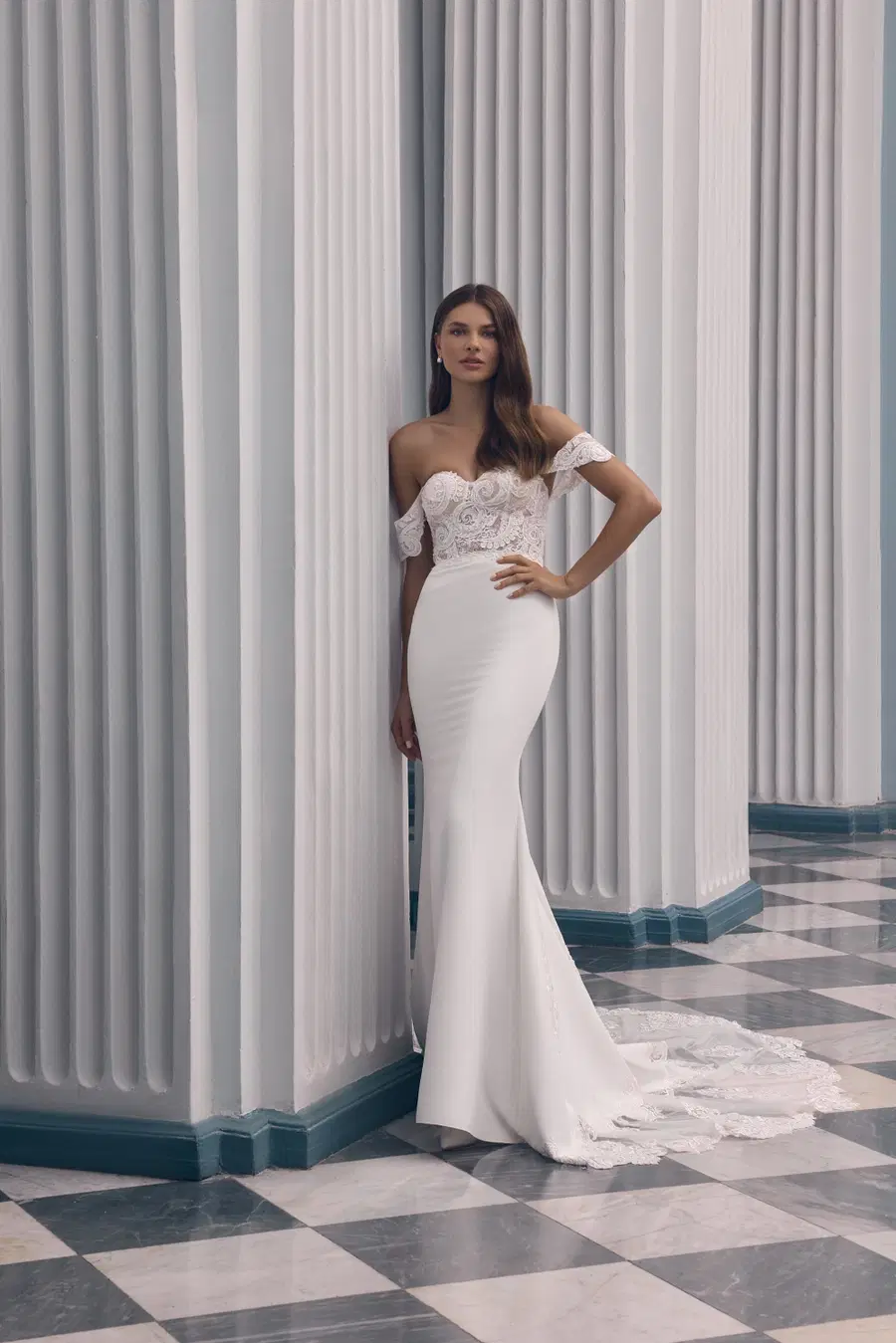 Coco by Carfelli: Mermaid silhouette, sweetheart neckline, short sleeves, lace