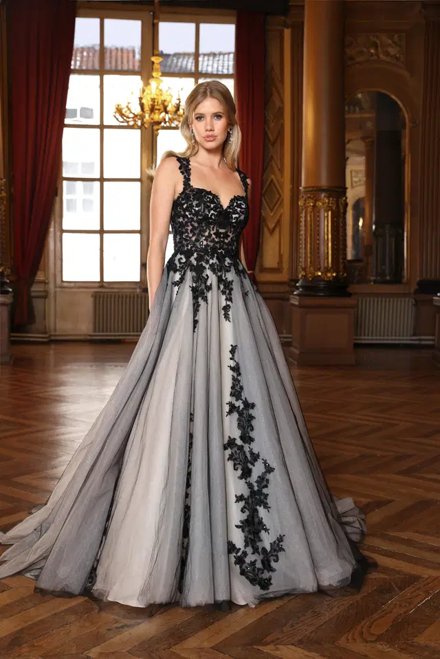 Ciska by Azuree Bridal: A-Line silhouette, sweetheart neckline, sleeveless, lace
