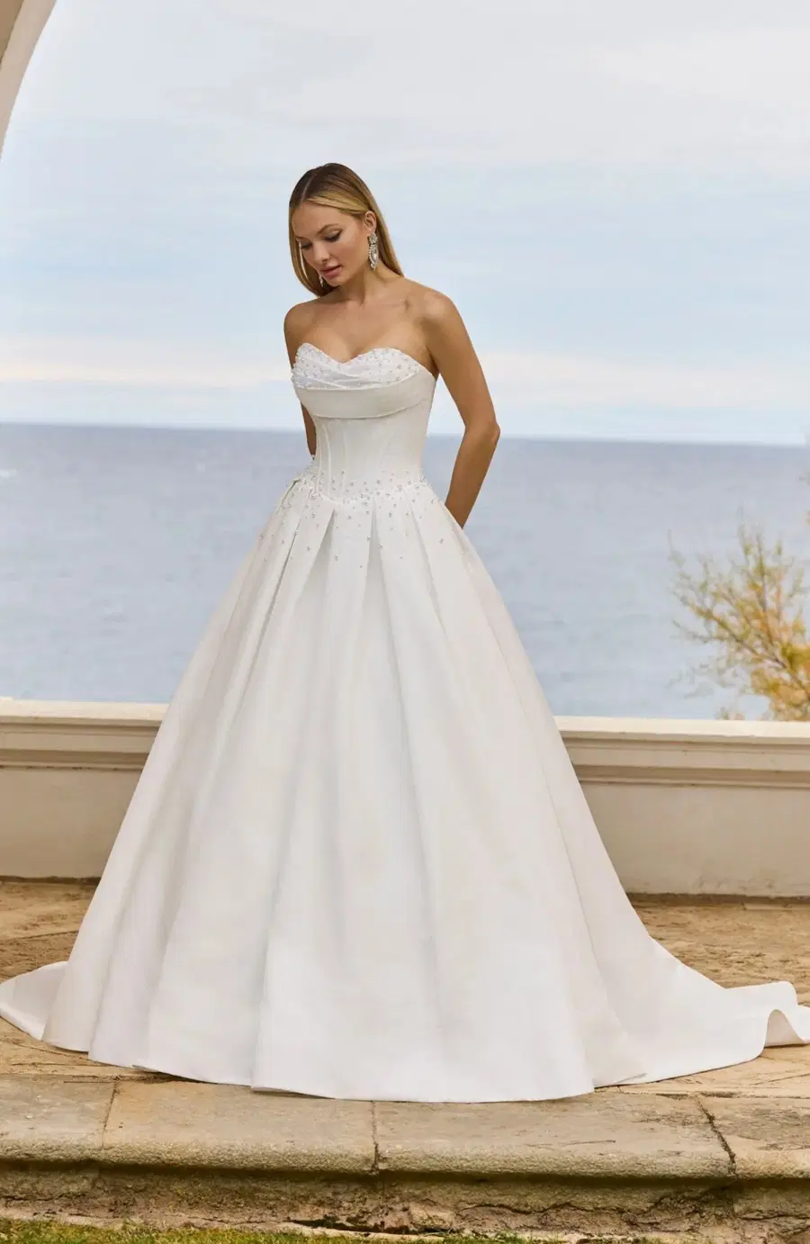 Hania by Veni Infantino: Ball Gown silhouette, sweetheart neckline, sleeveless, taffeta