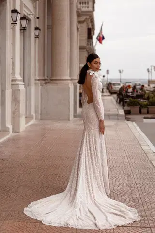 Divine by Carfelli - view 4 of 4