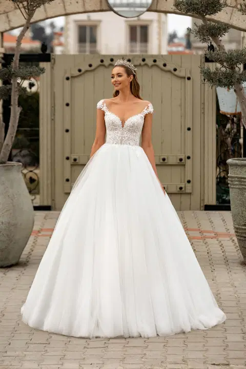 Style 8195 wedding dress by Monica Loretti, A-line, chiffon