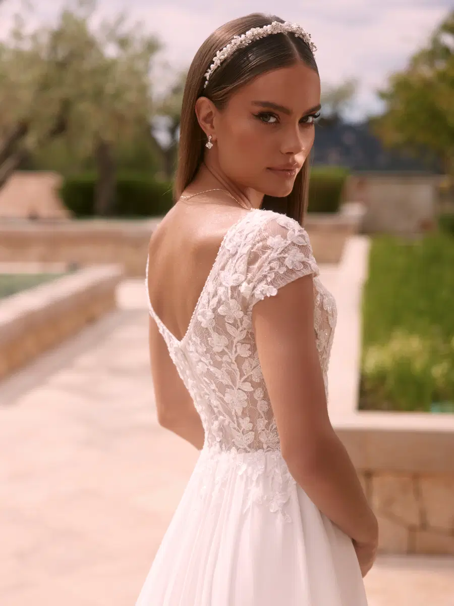 Croceus by Bianco Evento - view 5 of 6