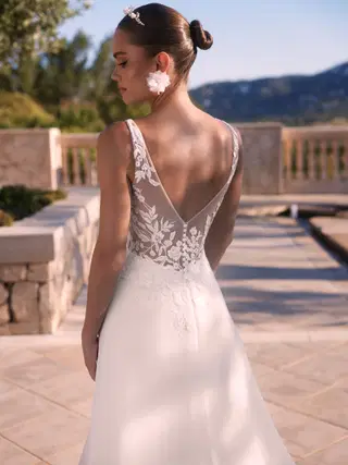 Ione by Bianco Evento - view 4 of 5