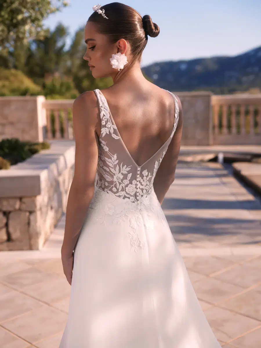 Ione by Bianco Evento - view 4 of 5