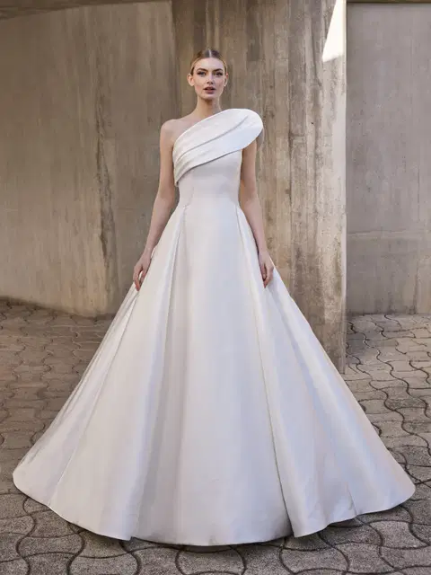 Maiden wedding dress by Pronovias, princess, mikado