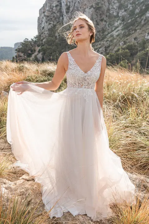 Frieda wedding dress by Sanna Lindström, A-line, lace
