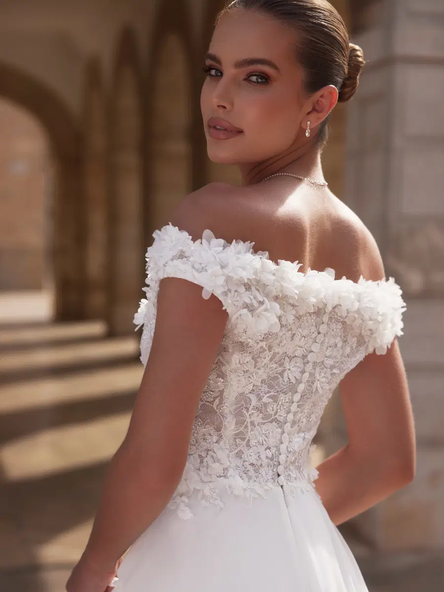 Milagros by Bianco Evento - view 4 of 5