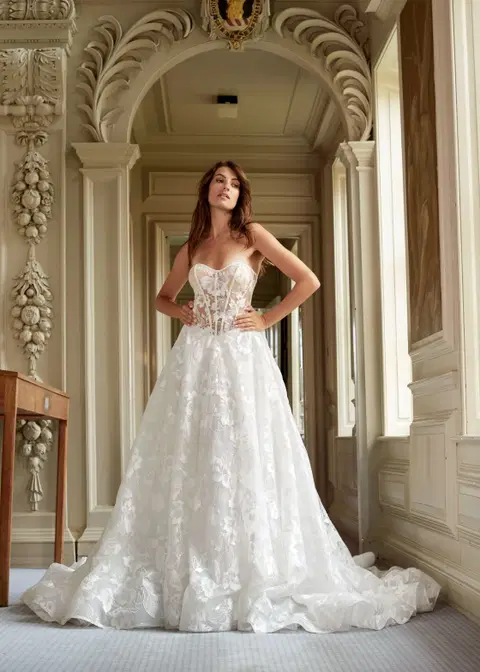 Mesmerising wedding dress by Dando London, A-line, tulle