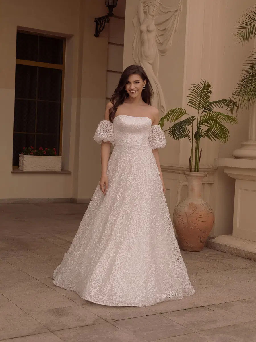 TO-2024T_RW-102K by Agnes: Ball Gown silhouette, straight neckline, short sleeves, lace