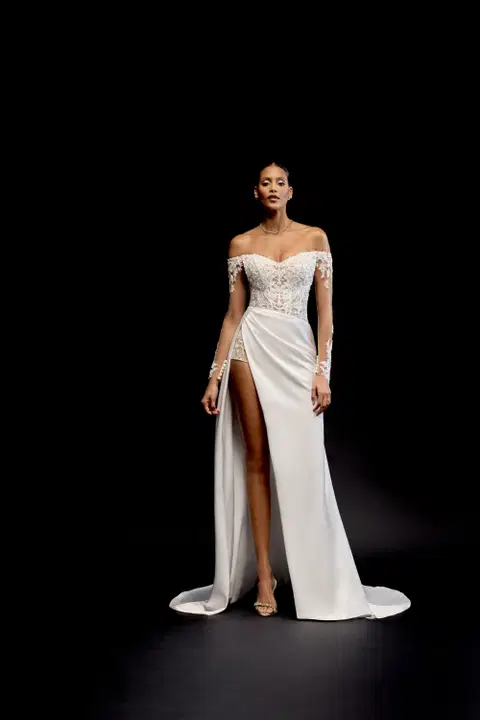 Sauda wedding dress by Justin Alexander, fit & flare, lace
