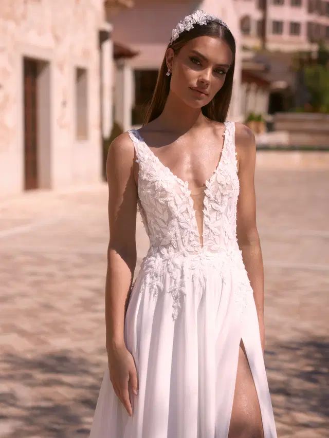 Milon by Bianco Evento: Trumpet silhouette, deep V-neck neckline, sleeveless, tulle