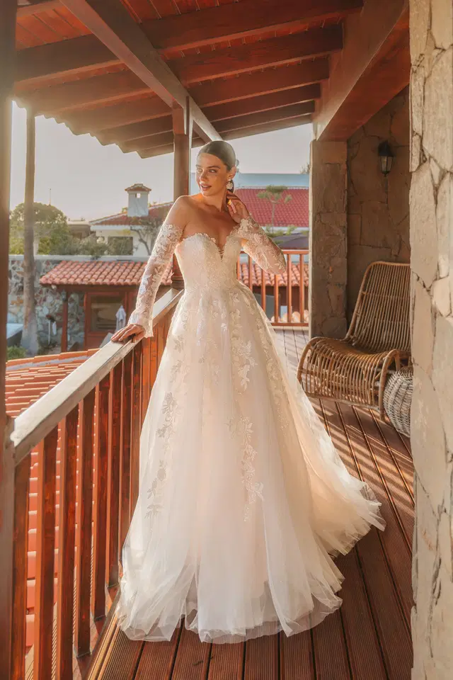 2604 by Diane Legrand: A-Line silhouette, sweetheart neckline, long sleeves, lace