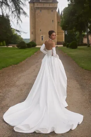 Damienne by Anne Mariée - view 5 of 5