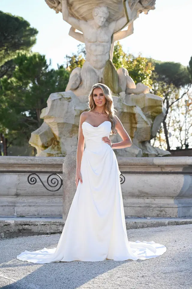 Zeppole by Dando London: A-Line silhouette, straight neckline, sleeveless, satin