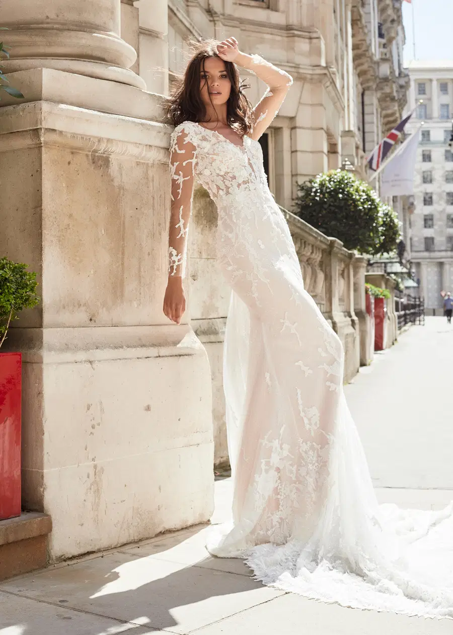 BARBRA STREISAND by Dando London: Mermaid silhouette, V-neck neckline, long sleeves, tulle