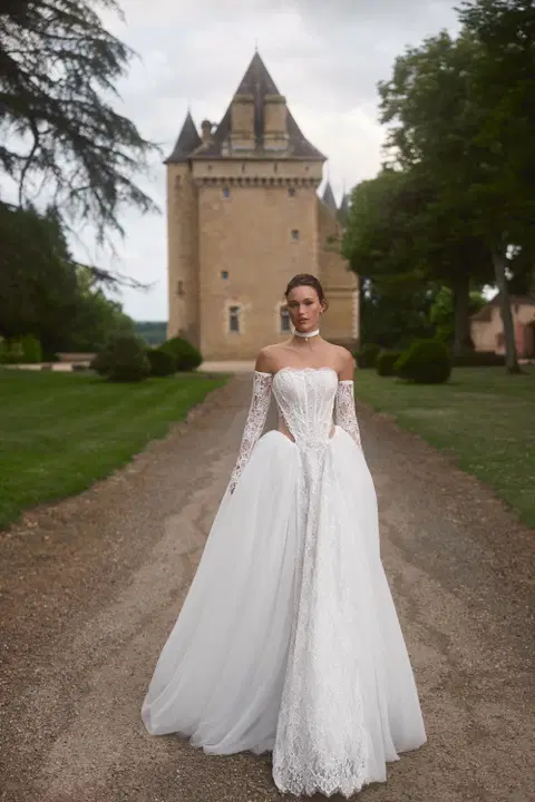 Nayara wedding dress by Anne Mariée, princess, lace