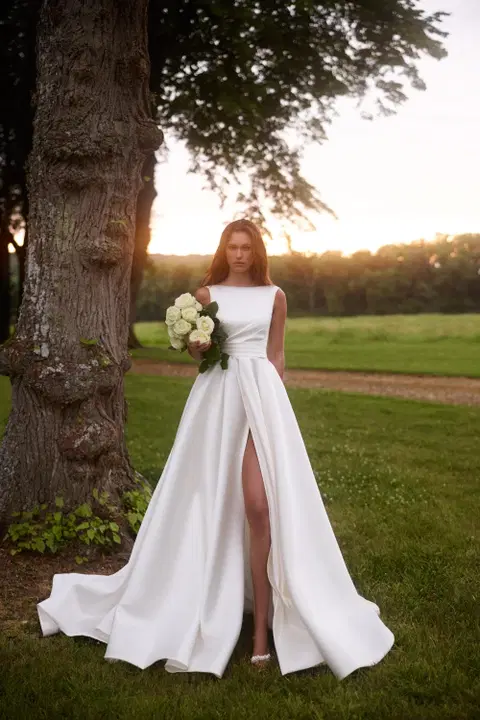 Liora wedding dress by Anne Mariée, A-line, crepe
