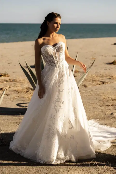 Dahlina wedding dress by Amo & Luv, ball gown, tulle