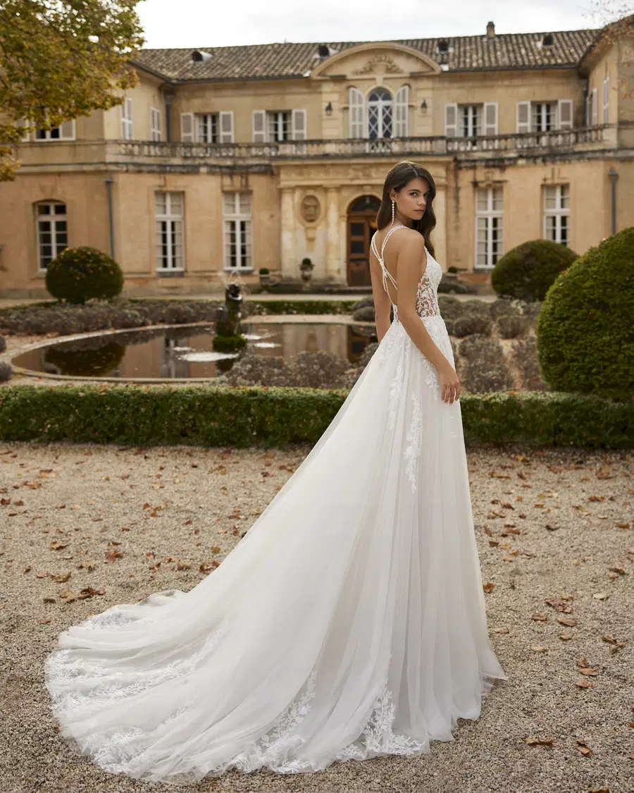 Veire by Rosa Clara - view 3 of 4