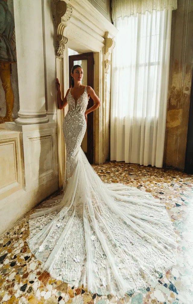 CAITLIN by Pen·Liv: Mermaid silhouette, V-neck neckline, sleeveless, lace