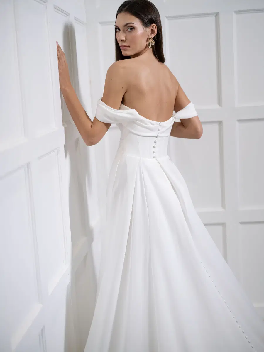 Amaia by Avenue by Josephine Scott - view 4 of 4