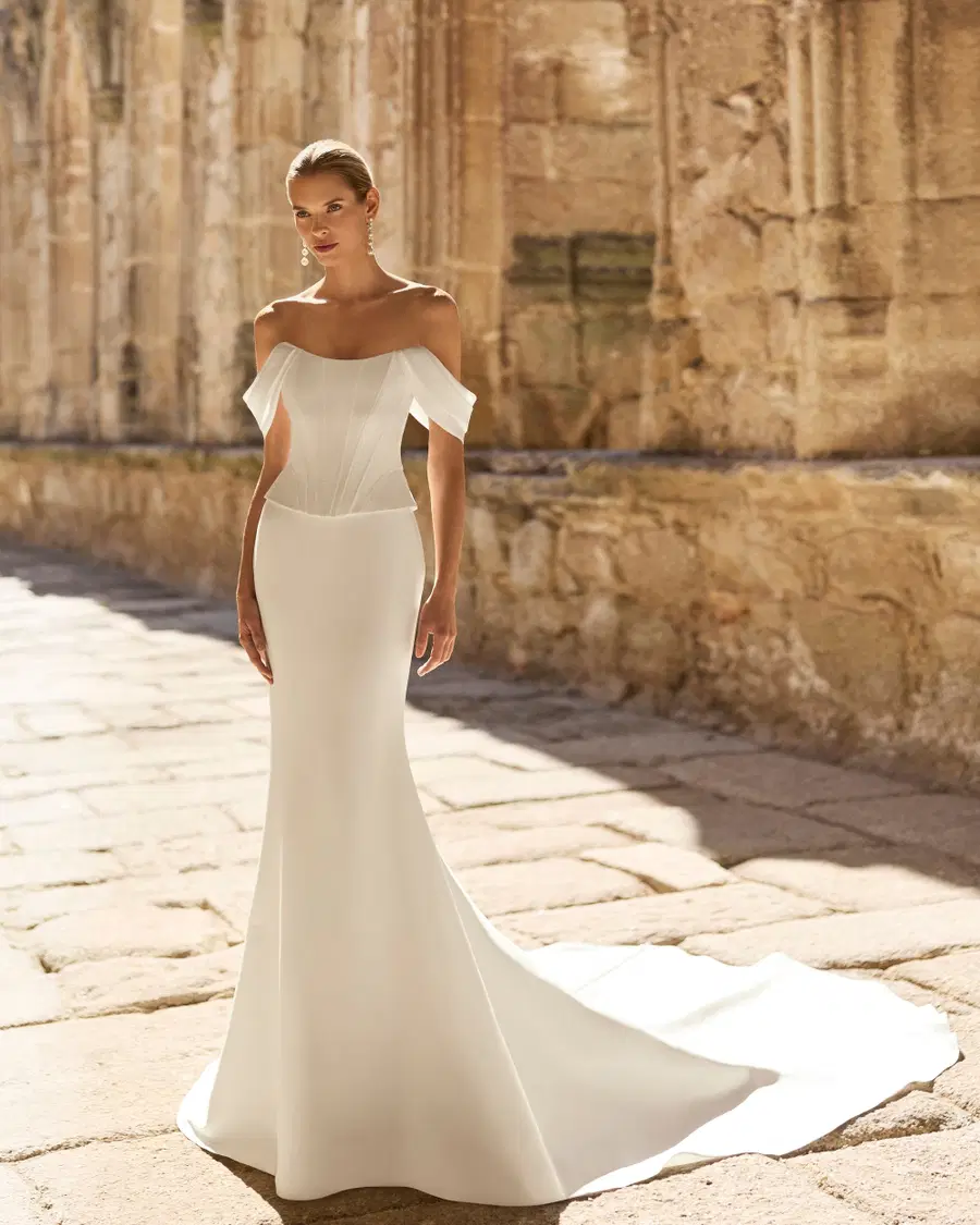 PRAVIA by Adriana Alier: Mermaid silhouette, off-shoulder neckline, sleeveless, mikado
