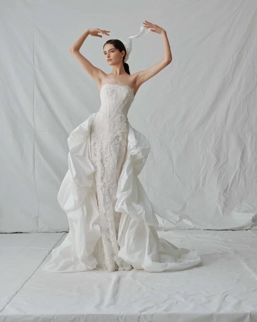 Lyra by Milla Nova: Straight silhouette, lace