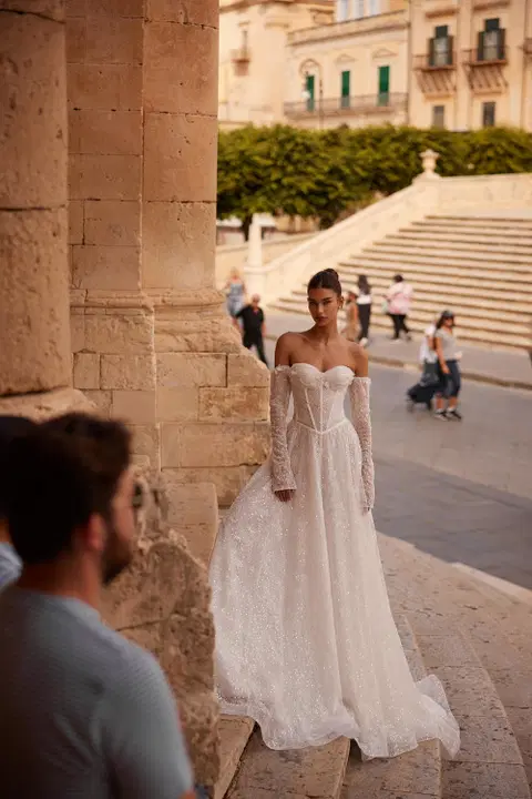 Fidella wedding dress by Anne Mariée, A-line, lace