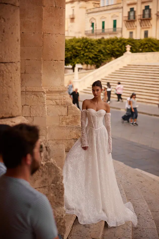 Fidella by Anne Mariée: A-Line silhouette, separate sleeves, lace